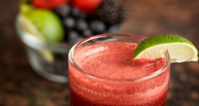 Los alimentos frescos ayudan al cuerpo a eliminar toxinas, y los zumos contienen casi el 95% del valor nutritivo de la fruta o la hortaliza.