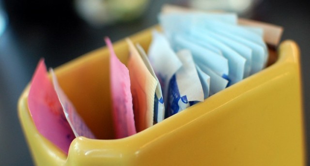 Cómo prevenir los peligros de intoxicación por aspartame