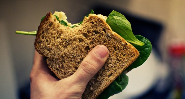 dieta equilibrada Todos los alimentos contienen nutrientes, pero ninguno suministra por sí solo todos los minerales y las vitaminas que nuestro organismo necesita.