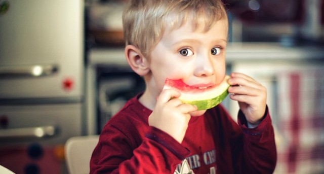 Elabora una dieta balanceada y saludable para tus hijos La niñez es una etapa de crecimiento y desarrollo, y una buena nutrición es fundamental.