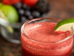 Los alimentos frescos ayudan al cuerpo a eliminar toxinas, y los zumos contienen casi el 95% del valor nutritivo de la fruta o la hortaliza.