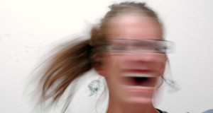 Los síntomas de la ansiedad incluyen sudor, estómago revuelto, pensamientos pesimistas, pulso acelerado, mal genio, mal dormir y falta de concentración.