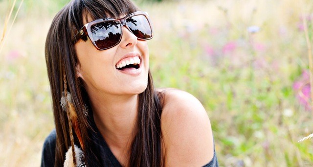sunglasses-summer-model-happy