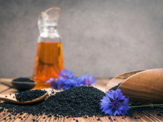 Nigella sativa: 10 efectos positivos de esta súper semilla